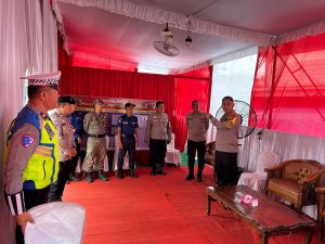 Kapolres Lubuk Linggau Melakukan Pengecekan Langsung Pos Pelayanan Natal 2024 Serta Pergantian tahun baru 2025 dan Pos Pengamanan Operasi Lilin 2024