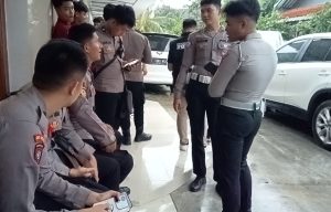 Anggota Polres Pangandaran Pantau Kebaktian Natal di Sejumlah Gereja untuk Jaga Keamanan