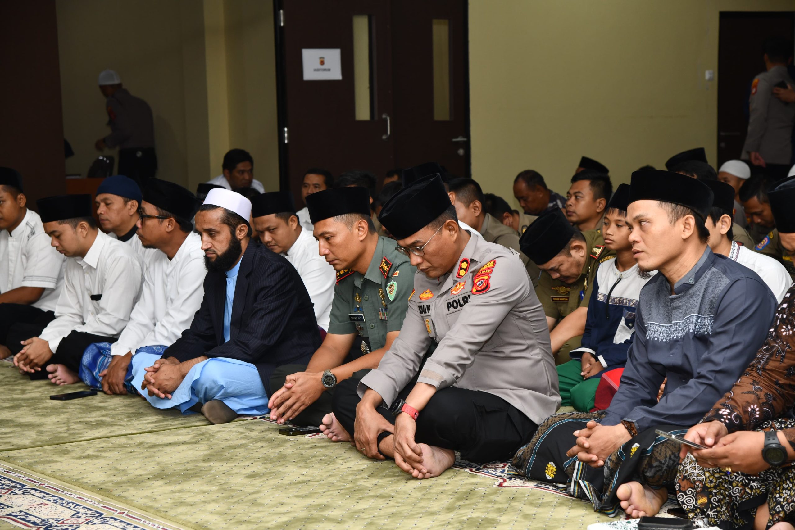 Peringati Nuzulul Qur’an, Polres Pangandaran Gelar Buka Puasa Bersama dan Santuni Anak Yatim