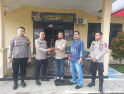 Sadar Hukum, Kades G1 Mataram dan Ketua BPD Lubuk Rumbai Serahkan Sepucuk Senpira ke Polsek Muara Kelingi