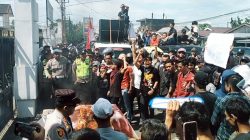 Relawan Silampari Gelar Aksi Damai Depan Halaman Polres Lubuk Linggau dan Kejari Kota Lubuk Linggau