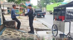 Satbrimob Polda Sumsel Batalyon B Pelopor Kembali Gelar Kegiatan Sosial Rutin Bertajuk Jumat Berkah Bagikan Nasi Kotak